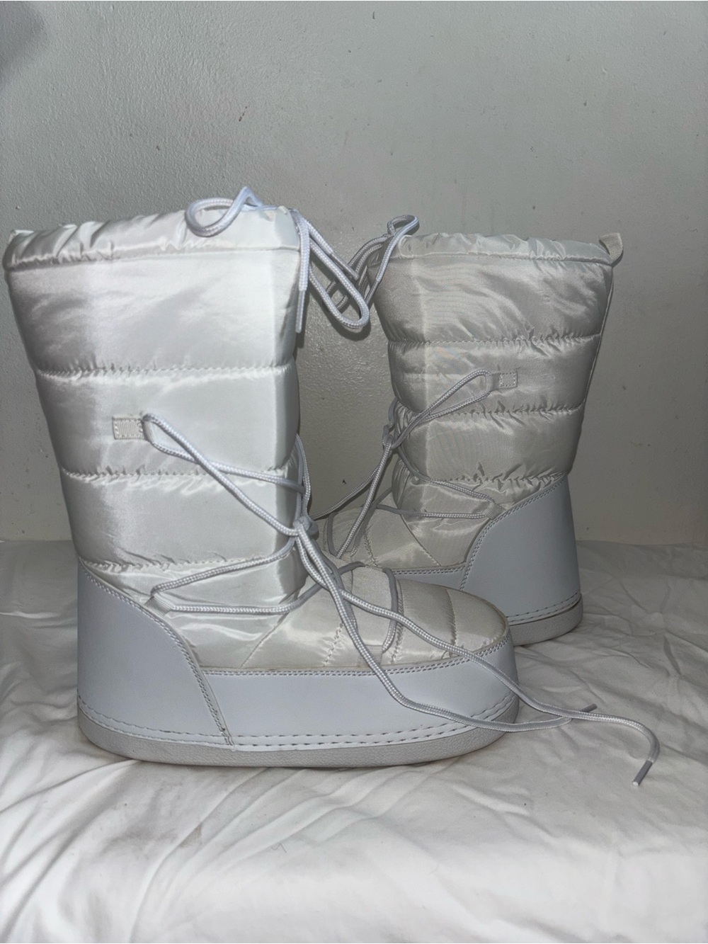 Source Unknown White Quilted Winter Snow Boots